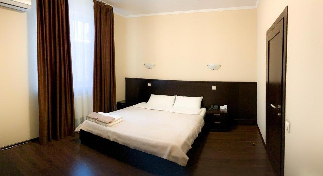 Etoile Hotell Charkiv Exteriör bild