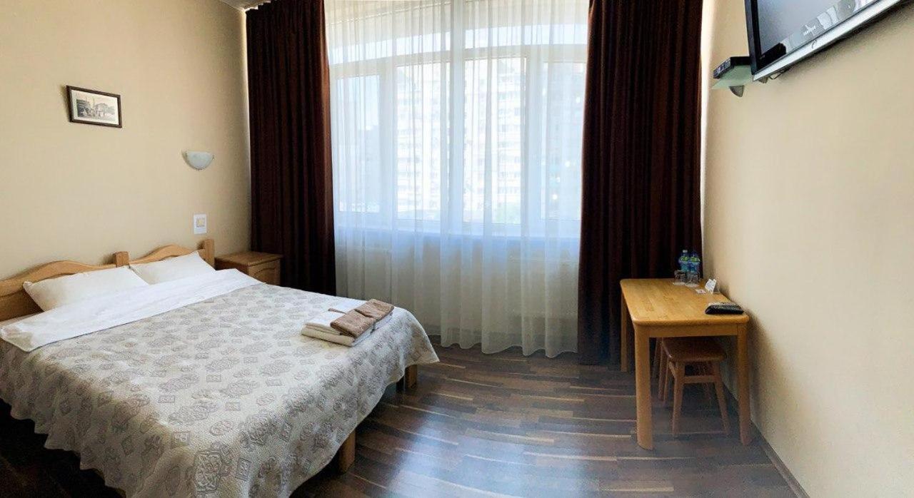 Etoile Hotell Charkiv Exteriör bild
